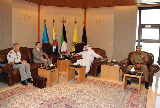 الشيخ خالد الجراح مستقبلا السفير الفرنسي كريستيان نخلة﻿