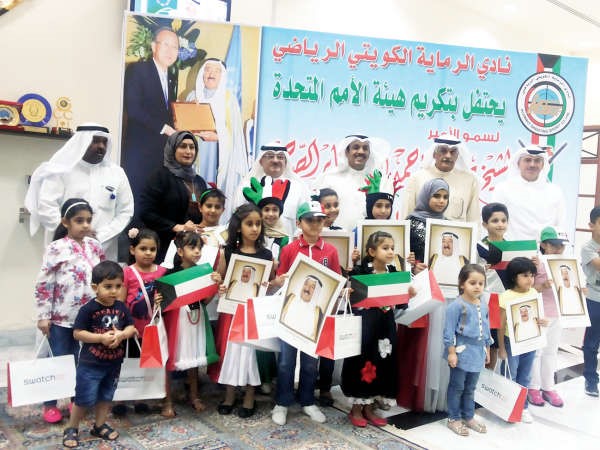 دعيج العتيبي مع الزهرات في حفل نادي الرماية 