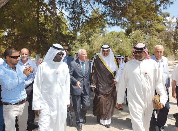 الشيخ صباح الخالد خلال الجولة﻿