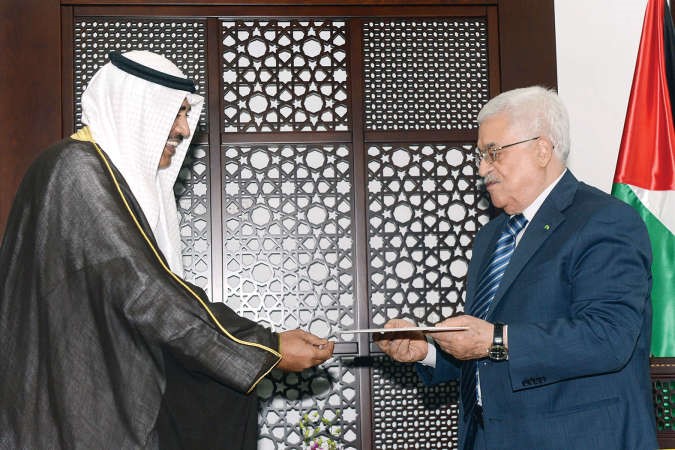 الشيخ صباح الخالد يسلم رئيس السلطة الفلسطينية محمود عباس رسالة من صاحب السمو الامير الشيخ صباح الاحمد ﻿