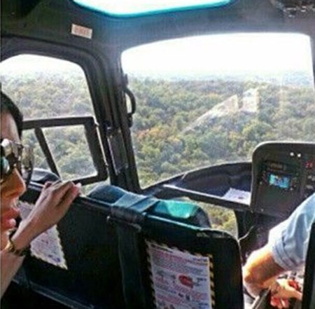 بالصور.. هيفاء وهبي في الطائرة لترى جنوب لبنان من أعلى