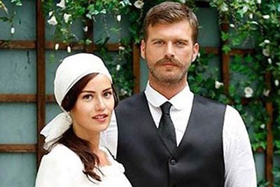كيفانج تاتيلتوغ وفهرية افجين في مسلسل كورت سيد وشوري