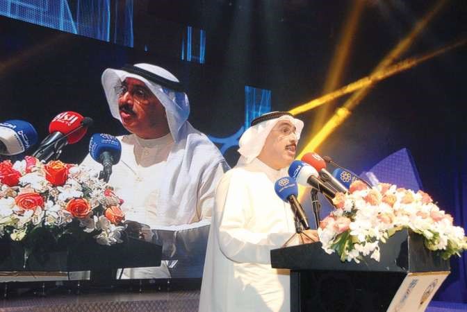 رئيس المهرجان عبدالله عبدالرسول اثناء القاء كلمته﻿
