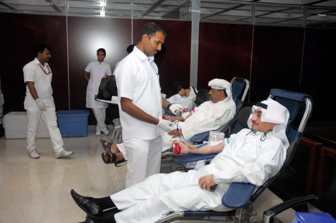 موظفو الامانة العامة للتخطيط خلال التبرع بالدم هاني عبدالله