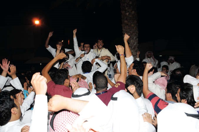 انصار الائتلافية يحتفون بالفوز 