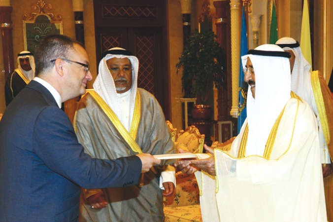 صاحب السمو الامير يتسلم اوراق اعتماد السفير البريطاني 