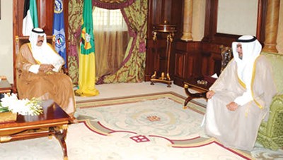 سمو ولي العهد الشيخ نواف الاحمد مستقبلا الشيخ ثامر العلي﻿