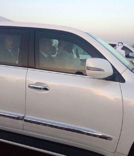بالصور.. أمير قطر "يوصّل" أردوغان بسيارته للمطار في ختام زيارته