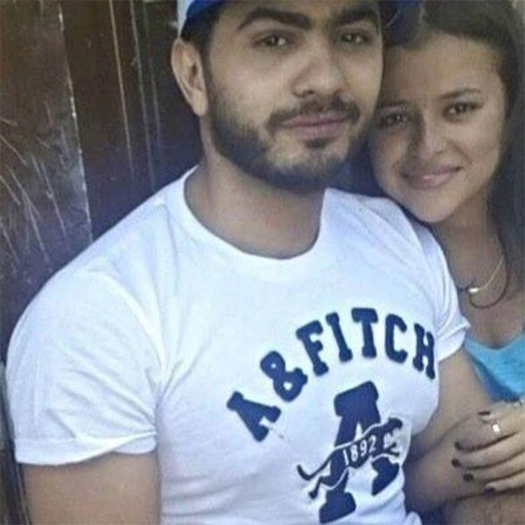 بالصور.. معجبة تحاول الانتحار على عتبة بيت تامر حسني فيدخلها إلى بيته