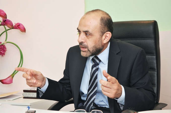 دمحمد فتحي استشاري الامراض الجلدية والتجميل في مستشفى دار الشفاء