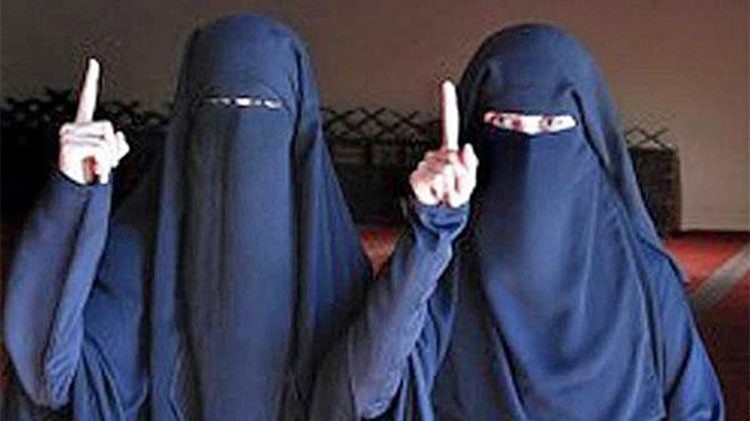نساء أميركا "يعجبن" داعش.. و"الصيد" عبر الإنترنت