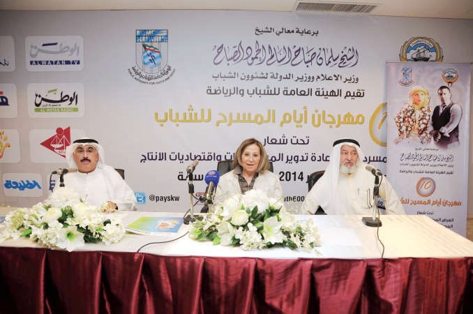 عواطف البدر وعبدالله غلوم وعبدالله عبدالرسول في الجلسة التابينية للراحلين وحيد عبدالصمد وجابر العنزي﻿