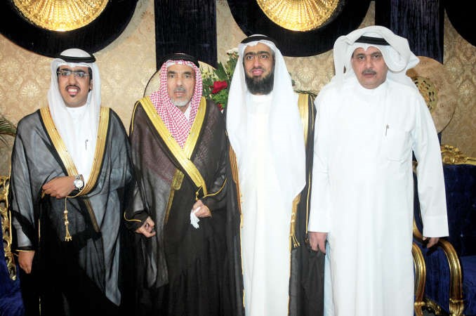 المعرس مع والده وخاليه﻿