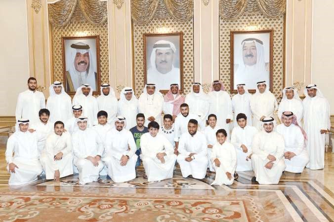 رئيس نادي القرين احمد الشحومي ورئيس اتحاد اليد ناصر بومرزوق يتوسطان الحضور﻿