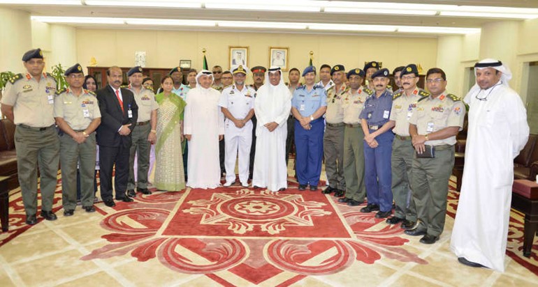 مبارك الخرينج متوسطا وفد كلية الدفاع الوطني في جمهورية بنغلاديش﻿