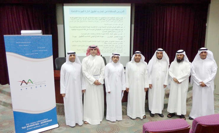 مجموعة من المشاركين في الندوة﻿