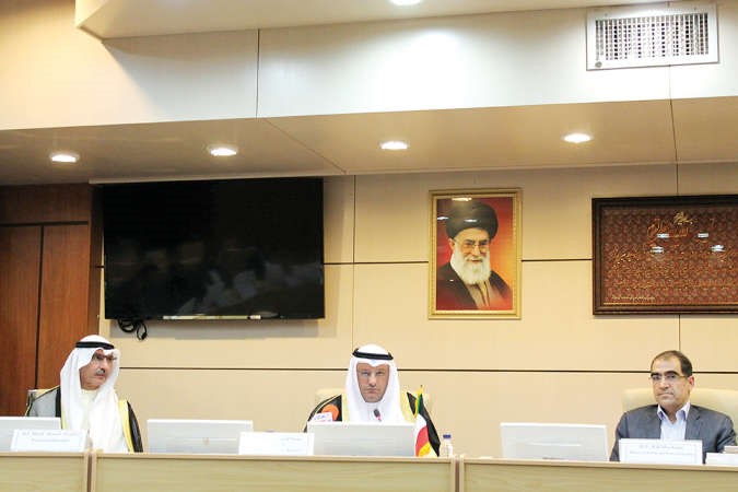 دعلي العبيدي ونظيره الايراني سيد حسن هاشمي مع سفيرنا لدى ايران مجدي الظفيري 