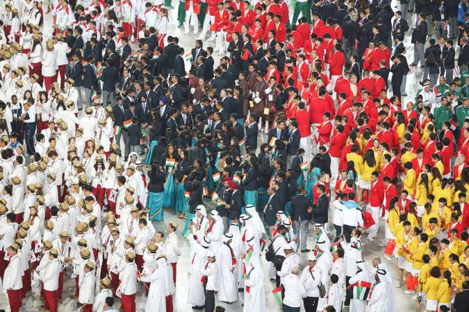 مجموعة كبيرة من المشاركين
