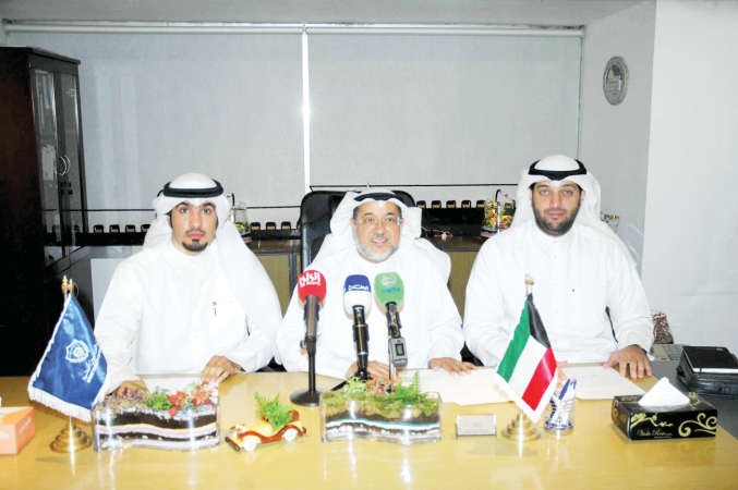 الحمود والصقر والشريكة خلال المؤتمر الصحافيهاني عبدالله