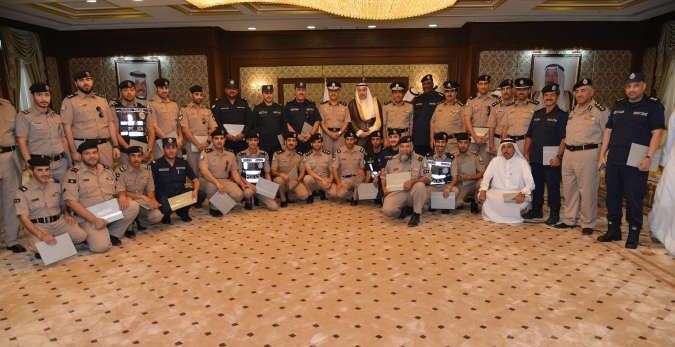 الشيخ فيصل الحمود متوسطا رجال الداخلية المكرمين