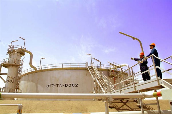 شركات أجنبية لتطوير حقول النفط
