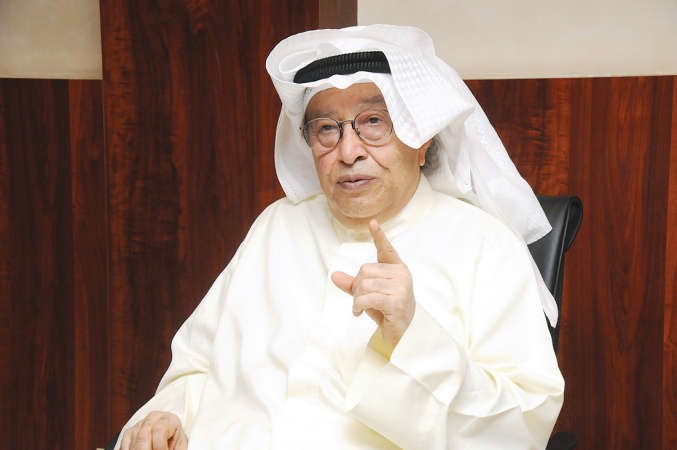 علي الموسى خلال مقابلته مع الانباء محمد خلوصي