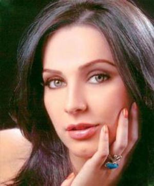 صور لسلاف فواخرجي في طفولتها