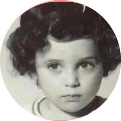 صور لسلاف فواخرجي في طفولتها
