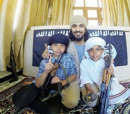 سعودي والد "طفلي داعش" ينفذ عملية انتحارية بعدما وقعت القرعة عليه 