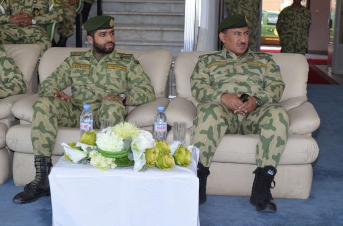 العقيد الركن دمبارك جزوي في مقدمة الحضور