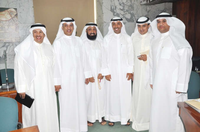 مهلهل الخالد ومشعل الجويسري وماحمد المنفوحي ودمنصور الخرينج ومانع العجمي وموليد الجاسم احمد علي