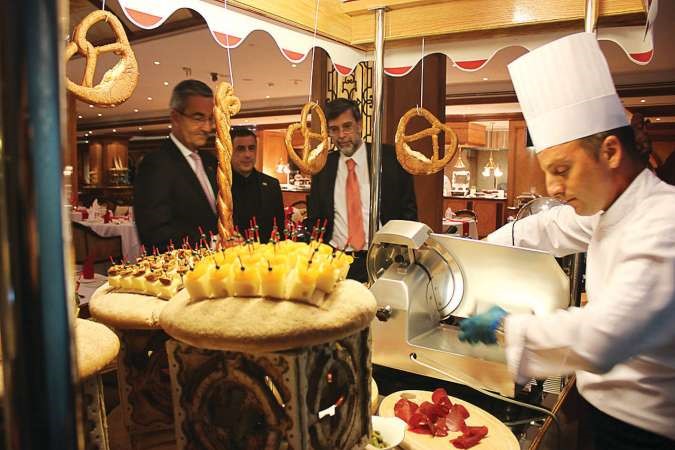 متعة المذاق السويسري في فندق الريجنسي