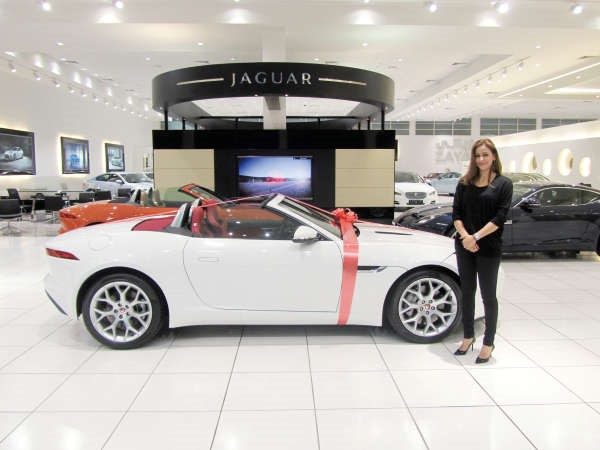 «الزياني»: زينب قمبر تفوز بجاكوار F-TYPE Convertible