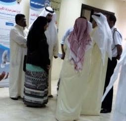 بدرية المكيمي خلال جولتها التفقدية في ادارة عمل الفروانية﻿