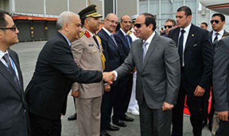 بالفيديو والصور.. شاهد سلاح الجو المصري يحرس طائرة السيسي خلال توجهه للولايات المتحدة