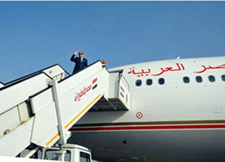 بالفيديو والصور.. شاهد سلاح الجو المصري يحرس طائرة السيسي خلال توجهه للولايات المتحدة
