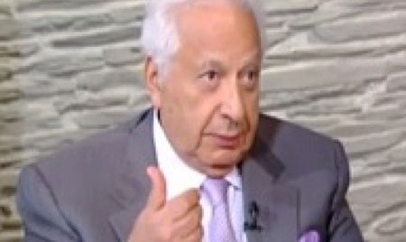 بالفيديو.. طبيب نفسي لـ مذيعة مصرية: "لو حد اغتصبك ابتسمي له"