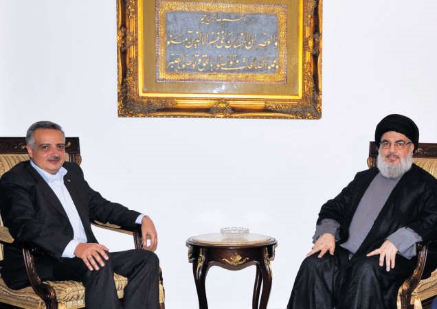 امين عام حزب الله السيد حسن نصرالله مستقبلا النائب طلال ارسلان امس محمود الطويل