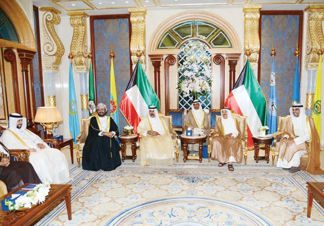 صاحب السمو الامير خلال استقباله رؤساء وفود اجتماع اجهزة الخدمة المدنية والاجتماع التحضيري للجنة الوكلاء بحضور سمو ولي العهد الشيخ نواف الاحمد﻿