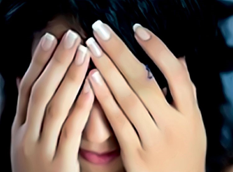 سائق آسيوي يتحرش براكبة عربية ثملة