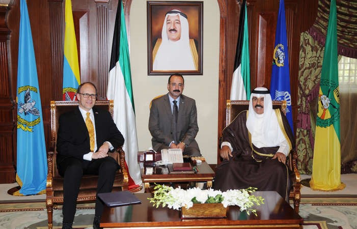 سمو ولي العهد مستقبلا السفير الاميركي دوجلاس سيليمان﻿