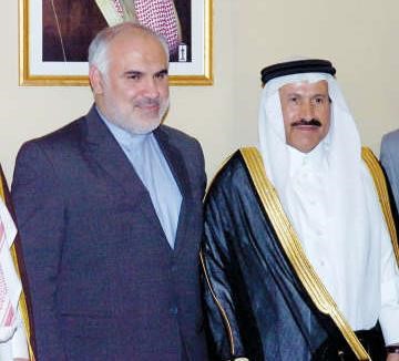 السفير السعودي علي عواض عسيري مع نظيره الايراني السفير محمد فتح علي