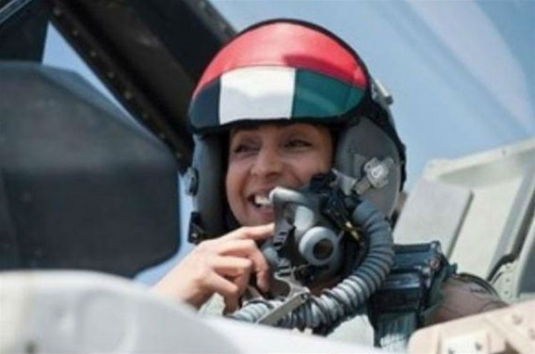 بالفيديو.. الاماراتية مريم المنصوري أول مقاتلة تشارك في قصف داعش