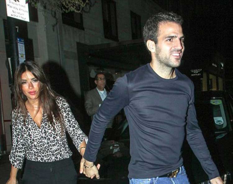 بالصور.. ليلة رومانسية بين فابريجاس وعشيقته اللبنانية
