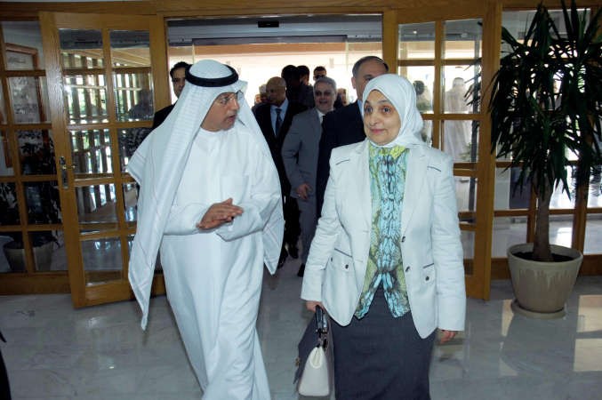 هند الصبيح ودبدر مال الله في جولة باروقة المعهد﻿