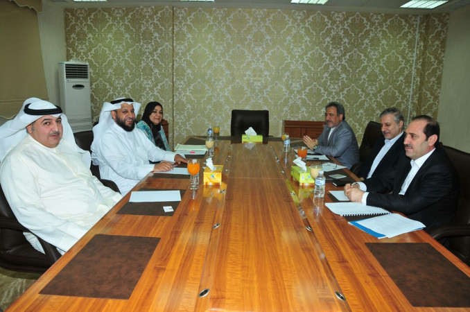 جمال الدوسري واعضاء القوى العاملة خلال لقاء الوفد الايراني 