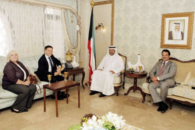 دعلي العبيدي مستقبلا القائم باعمال السفير الكندي