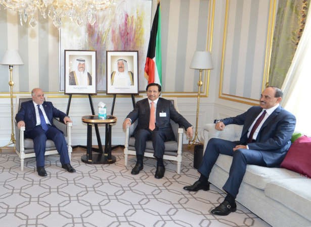 سمو رئيس الوزراء الشيخ جابر المبارك مستقبلا رئيس وزراء العراق دحيدر العبادي بحضور الشيخ صباح الخالد