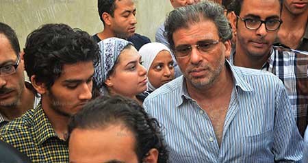 بالفيديو والصور.. حشد فني وشعبي مهيب في وداع خالد صالح