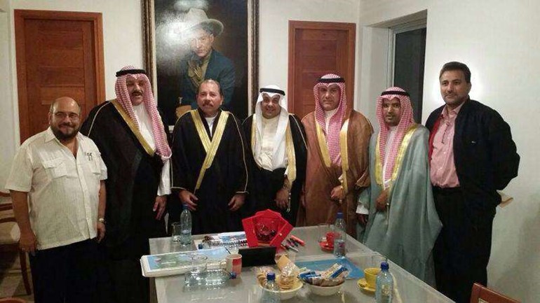 سيف العازمي وعبدالله التميمي ويعقوب الصانع خلال الزيارة